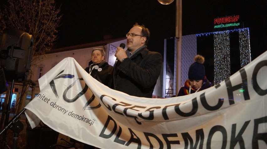 Demonstracja KOD w Częstochowie. "Demokracjo spoczywaj w...
