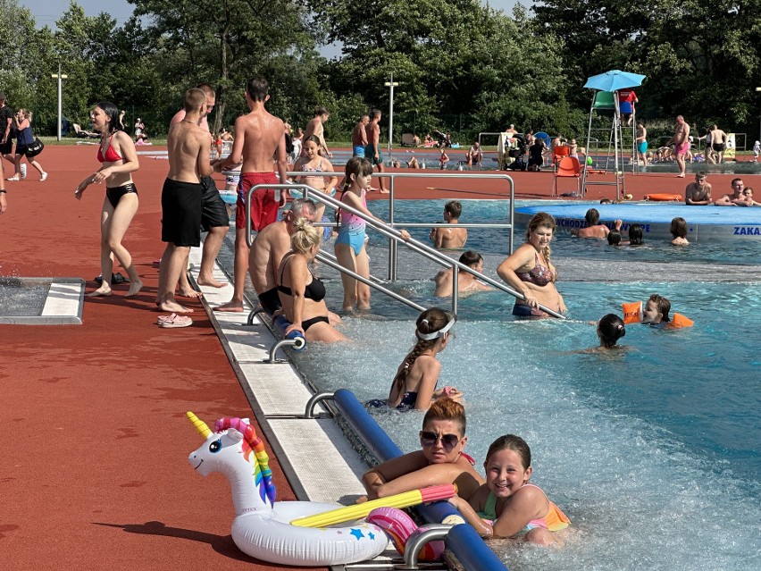 Ośrodek Rekreacyjno-Sportowy Ruda dysponuje trzema basenami,...
