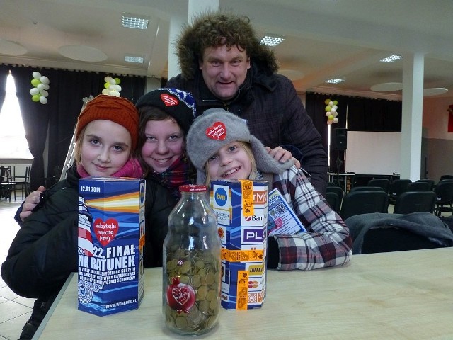 Wolontariusze, którzy w 2014 roku kwestowali w Gniewkowie
