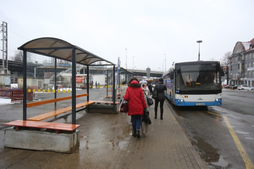 W Zabrzu zaczął działać tymczasowy dworzec autobusowy....