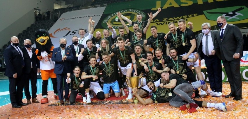 Mistrzostwo Polski w sezonie 2020/21 było drugim w historii,...