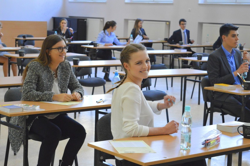 Gdynia. 42 uczniów rozpoczęło w południe pisemną maturę międzynarodową