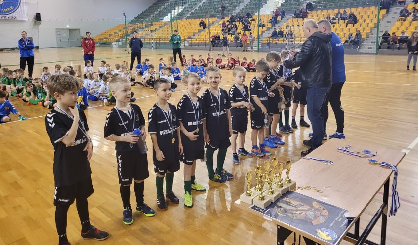 Ciekawa rywalizacja na turnieju Biernat Dachy CUP 2022 w Hali Legionów w Kielcach. Zobaczcie zdjęcia
