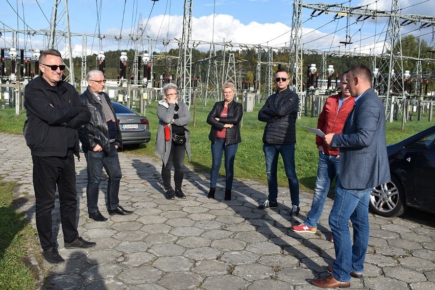 Nowy Sącz. Szlaban zamknięty na kłódkę, bo miasto zaspało z przejęciem drogi