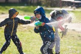 Śmigus Dyngus na osiedlu Piastów w Słupsku [zdjęcia]             