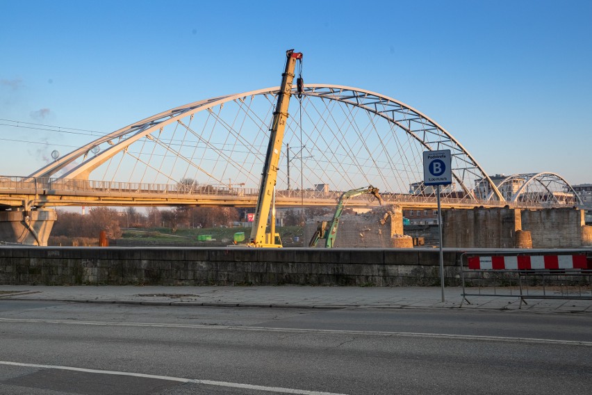 Trwa budowa nowych mostów kolejowych na Wiśle