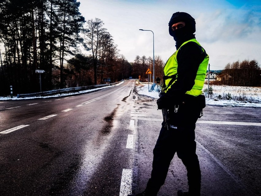 Kryzys na granicy. Najnowsze zdjęcia z pracy policji w strefie przygranicznej