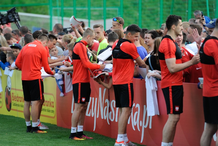 600 kibiców oglądało trening reprezentacji polski obok...