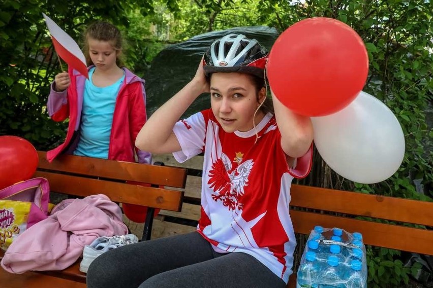 Kraków. Patriotyczny przejazd na rolkach i hulajnogach [ZDJĘCIA]