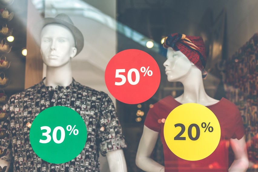 Na stronie Pull and Bear trwa promocja odzieży damskiej i...