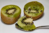 Skutki jedzenia kiwi - sprawdź, co zyskasz jedząc kiwi