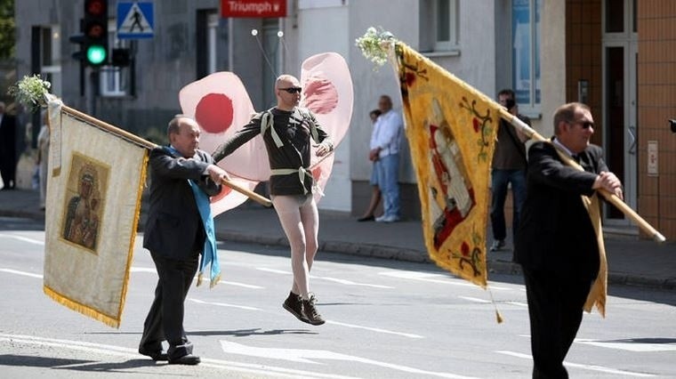 Człowiek Motyl na procesji Bożego Ciała w 2011 r.