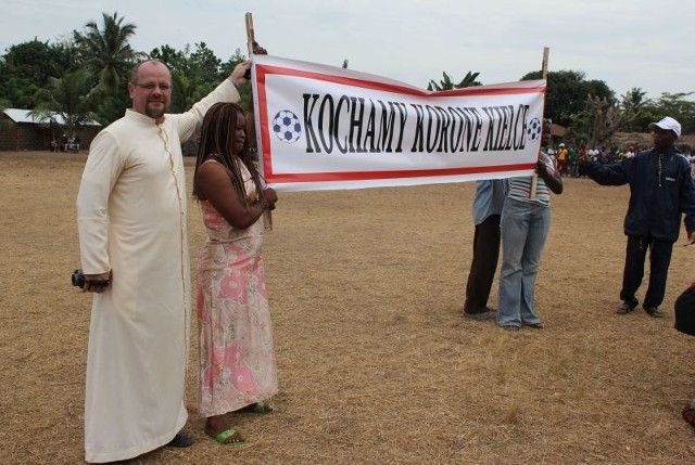 Dzięki pochodzącemu z Kielecczyzny ojcu Edwardowi Sito (z lewej) Korona jest znana nawet w Togo, leżącym w Afryce Zachodniej.