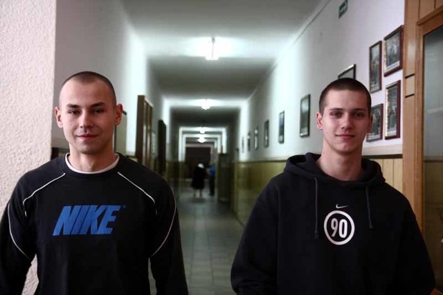 Piotr Klonowski (na zdjęciu od lewej) i Kamil Wojtulewicz chcą się uczyć w technikum uzupełniającym przy ul. Antoniuk Fabryczny