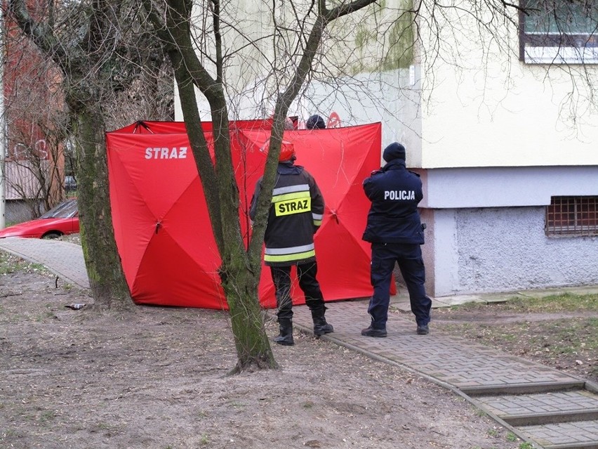 Śmiertelny pożar na Retkini. Jedna osoba nie żyje, trzy - ranne ZDJĘCIA