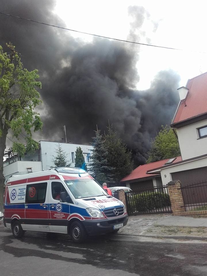 Pożar na prawobrzeżu w Szczecinie. Pali się pustostan