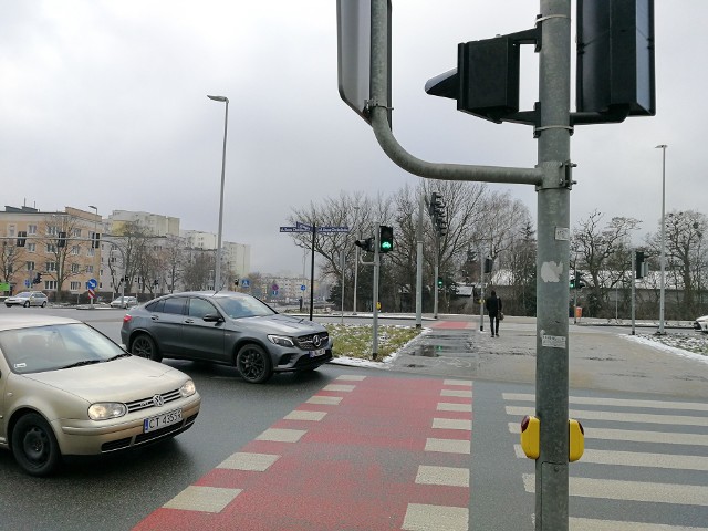 Miejski Zarząd Dróg zapewnia, że organizacja ruchu na tym skrzyżowaniu jest zgodna z przepisami.