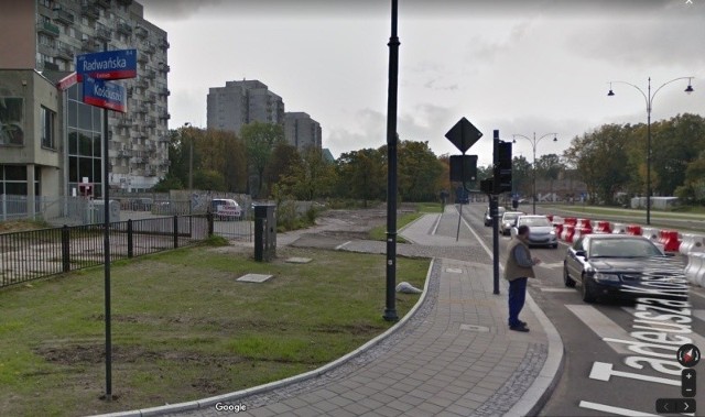 Na Google Street View widać, że tabliczki z nazwą al. Kościuszki były już umieszczone parę lat temu. A dziś już ich nie ma...