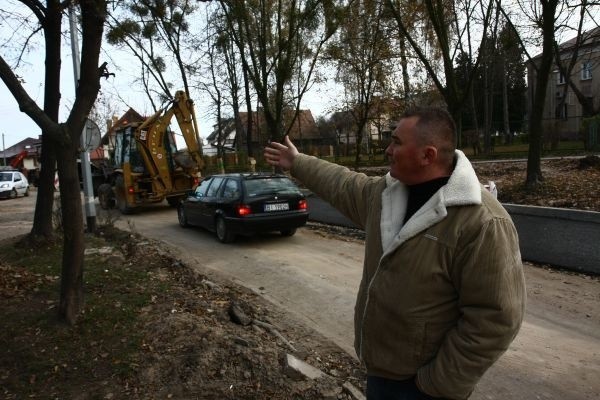 Przez te remonty niedługo pójdziemy z torbami - żali się Marek Muraszkowski, sprzedawca z Narewskiej