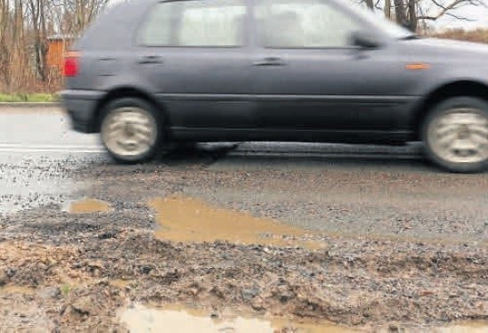 Zarząd Dróg Powiatowych  w powiecie słupskim nie przewiduje w tym roku generalnego remontu drogi powiatowej z Grąbkowa do Runowa.