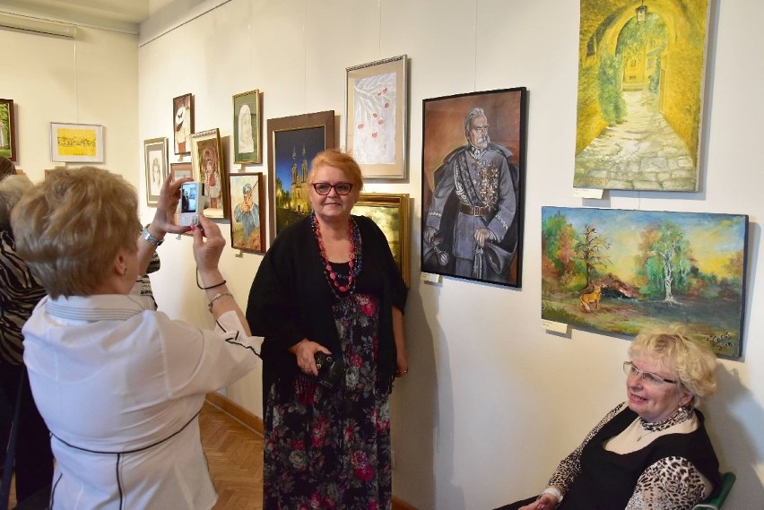 Obrazy malarzy z Towarzystwa Przyjaciół Sztuk Pięknych w Muzeum Historii Kielce