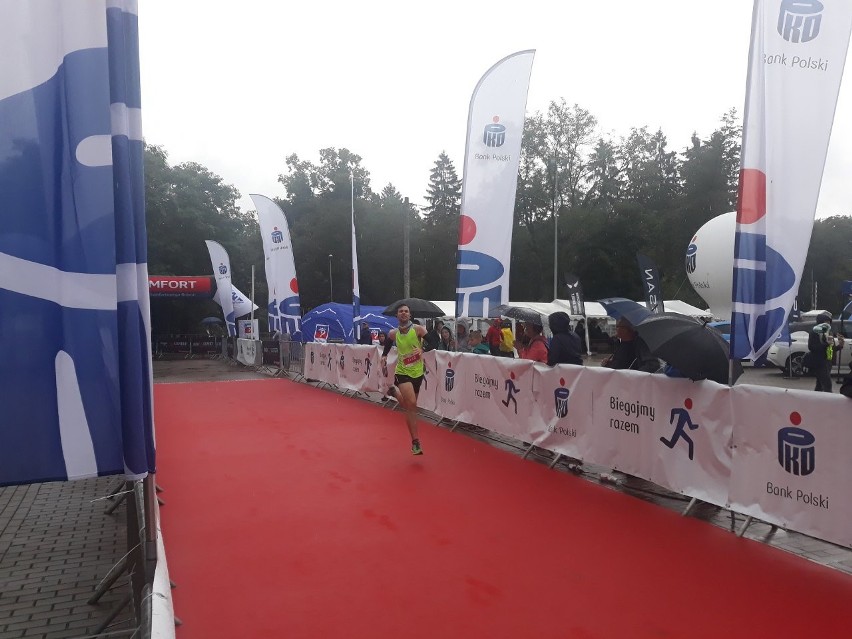 Uczestnicy biegu na 10 km podczas 42. Półmaraton Szczecin.