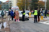 Wypadek na wrocławskim Biskupinie. Samochód potrącił nastolatkę, wracającą ze szkoły