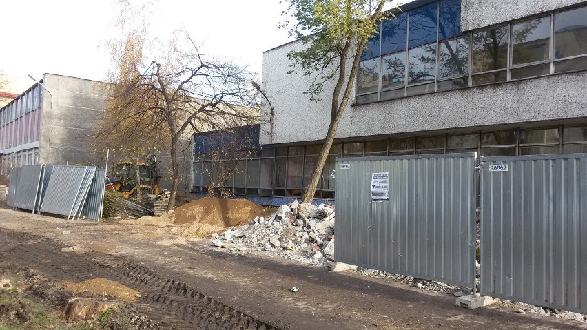 Sosnowiec: biblioteka główna już bez wejścia od strony ul. Kościelnej [ZDJĘCIA]