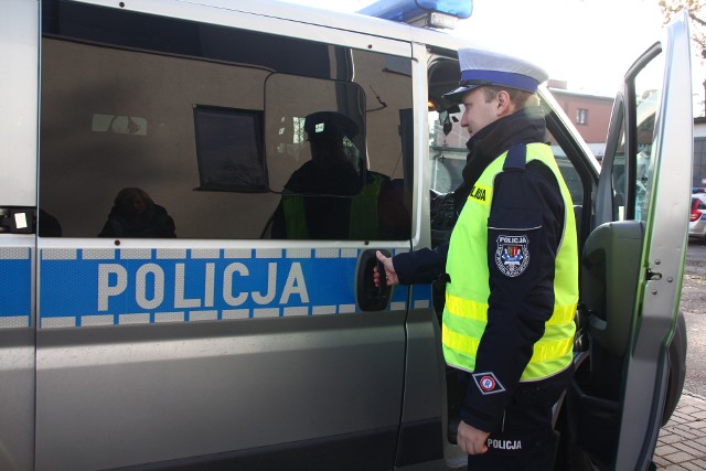Policjanci z Żor podczas kontroli drogowej na ul. Dworcowej zatrzymali 39-latka, który miał orzeczony zakaz prowadzenia pojazdów.
