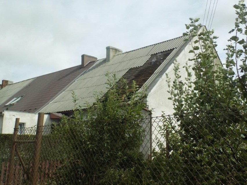 Gmina obiecała pomoc w utylizacji zerwanego z dachów...