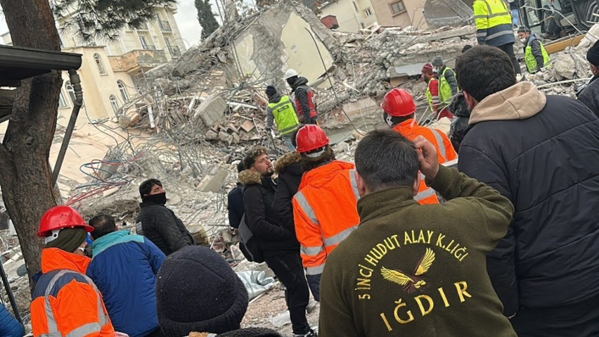 Dara "król kebabów" w Rzeszowie, o swojej pomocy ofiarom trzęsienia ziemi w Turcji: Nie można patrzeć na cierpienie ludzi i nic nie robić
