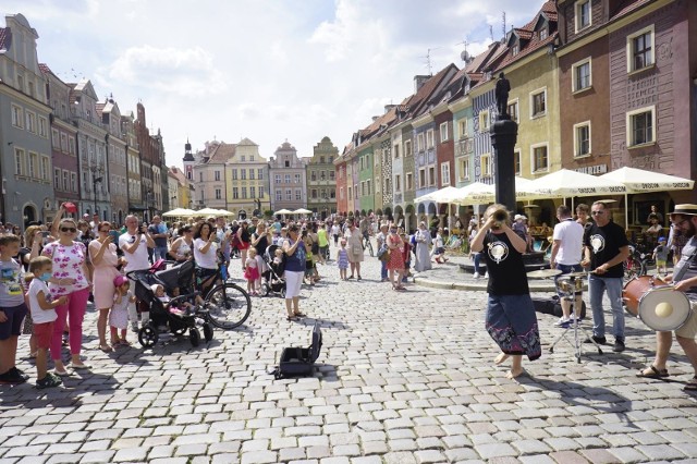 Dziennikarze "The Mirror" polecają między innymi Stary Rynek w Poznaniu.Kolejne zdjęcie --->