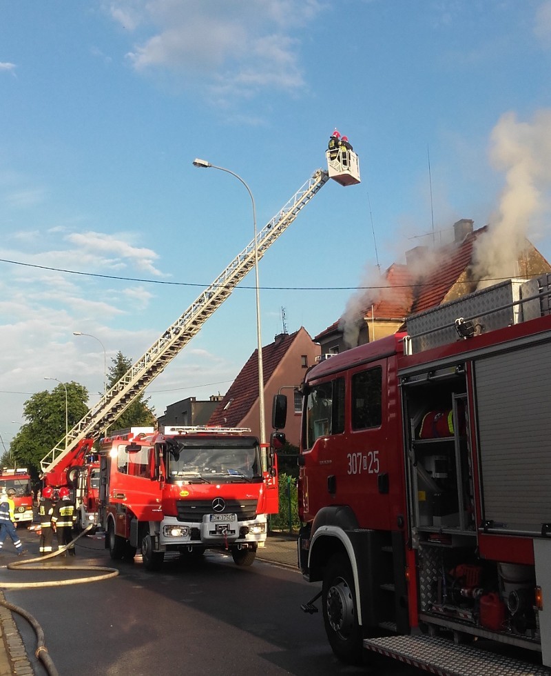 Pożar domu na Stabłowicach (ZDJĘCIA)