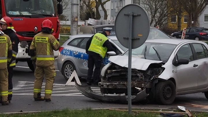 Dziś, około godziny 11, na rondzie przy ul. Śniadeckich koło...