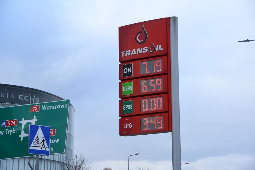 Zdjęcie prezentuje ceny paliw ze stacji Transoil przy alei...