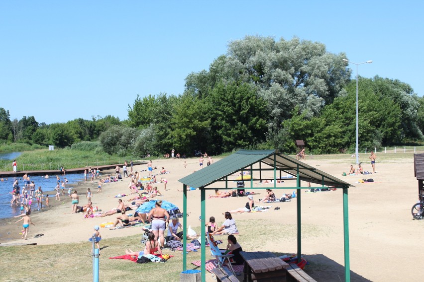 Ostrołęka. Upalna niedziela 30.06.2019 na plaży miejskiej [ZDJĘCIA]