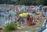 Upalna sobota pod Tarnowem. Tłumy plażowiczów na kąpieliskach w Radłowie i Jurkowie [DUŻO ZDJĘĆ]