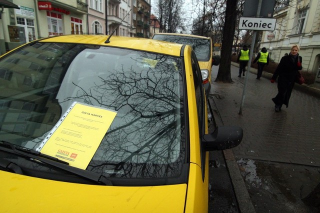 Tym razem "żółtą kartkę&#8221; otrzymał kierowca samochodu zaparkowanego przy ul. Słowackiego