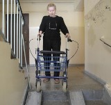 Mieszkanka bloku przy pl. Teatralnym w Opolu prosi spółdzielnię o podjazd dla niepełnosprawnych