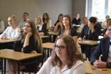 Matura 2018 z angielskiego: Maturzyści z I LO w Rybniku bez stresu przed egzaminem ZDJĘCIA