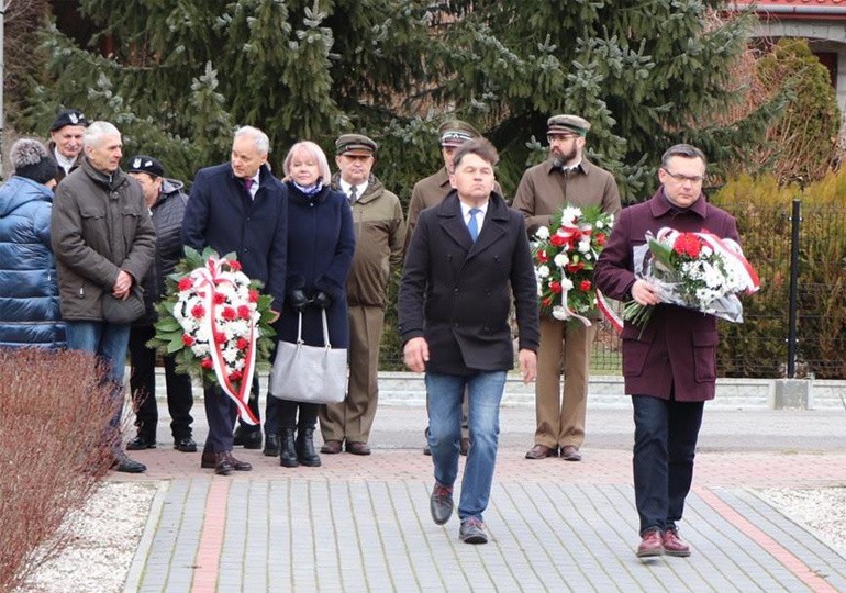 Uroczystości upamiętniające niemieckie mordy na ludności cywilnej w powiecie stalowowolskim. Zobacz zdjęcia