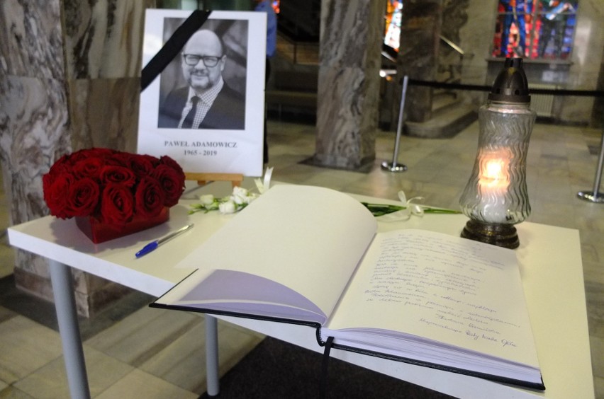 Wpisy Opolan do księgi kondolencyjnej pamięci zmarłego...