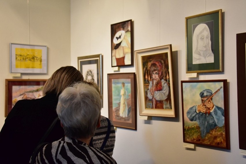 Obrazy malarzy z Towarzystwa Przyjaciół Sztuk Pięknych w Muzeum Historii Kielce