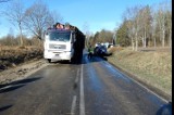 Wypadek między Kościerzyną i Starą Kiszewą [11.03.2019]. Na dw 214 w Nowej Kiszewie zderzyły się bus i ciężarówka. Cztery osoby ranne