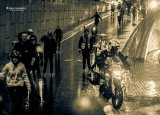 Przejazd Nightskating Białystok zakończył sezon. 104 rolkarzy jechało w strugach deszczu (zdjęcia, wideo)
