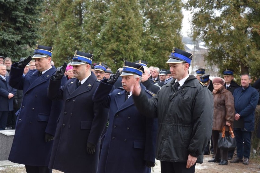 Przy komendzie PSP odsłonięto obelisk upamiętniający...