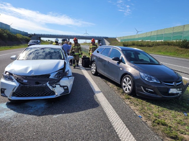 W Sarnowie w pow. chełmińskim na A1 doszło do kolizji siedmiu aut. Jedna osoba została ranna.