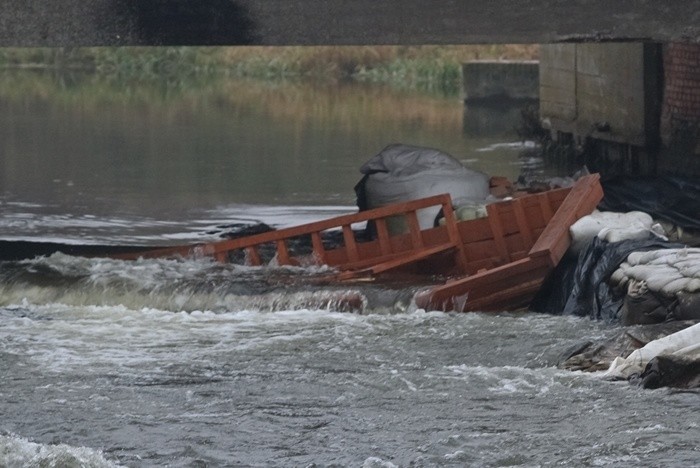 Rozbita łódź w Kołobrzegu