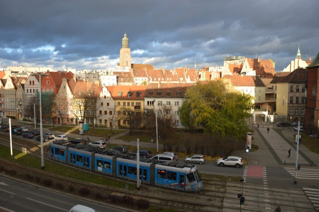 18.11.2015 wroclawprzed burza panorama redakcja widok z okna starowka pochmurno chmury kazimierza wielkiegogazeta wroclawskaweronika skupin / polska press grupa