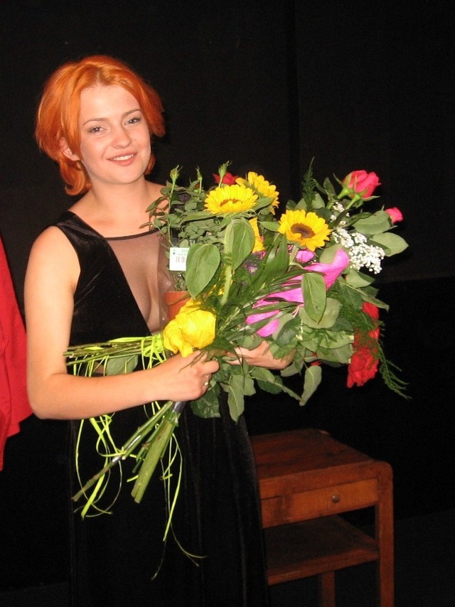 Za udany monodram Karolina Skrzek zebrała wiele braw i kiwiatów